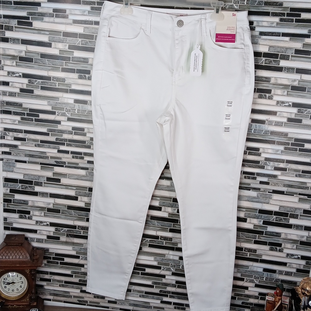 SO New  High-Rise White Jeggings 15S/32W Plus Size Resortwear Quiet Money